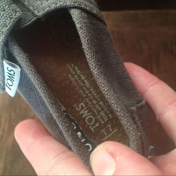 Tom’s toddler Gray crossover, Velcro slip on shoes - Picture 2 of 6